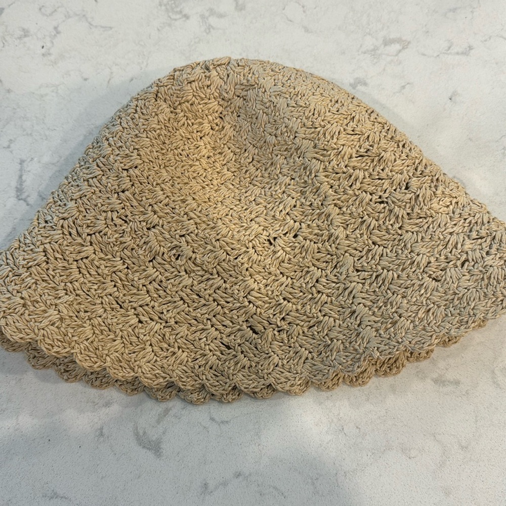 Bucket hat